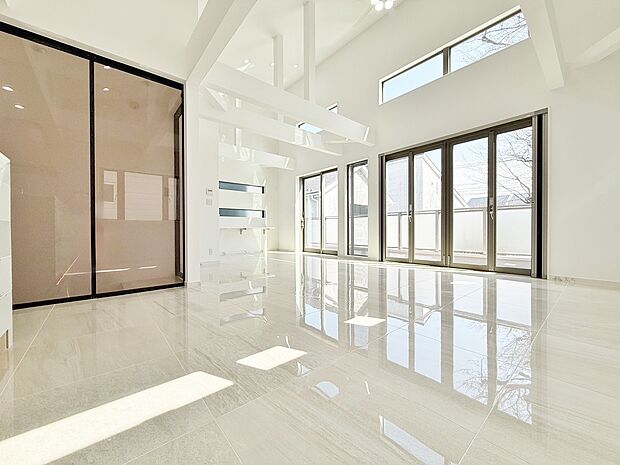 採光良好なこの空間なら快適にその移ろいを感じます。