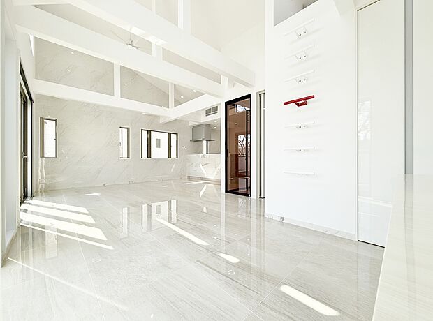 ハシゴを上るとロフトがございます。