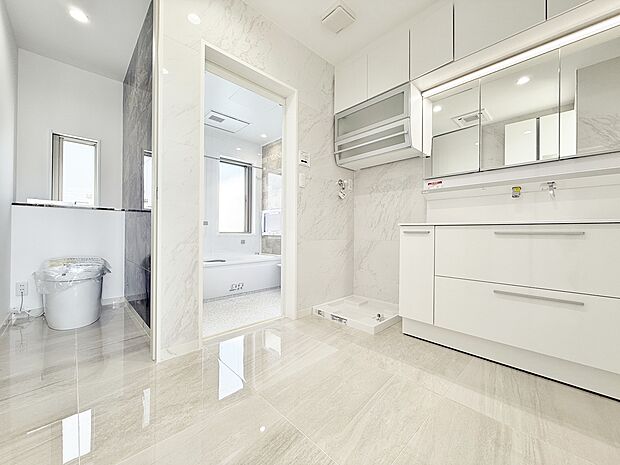 水回りをリビング階にまとめ、家事動線にも配慮しました。