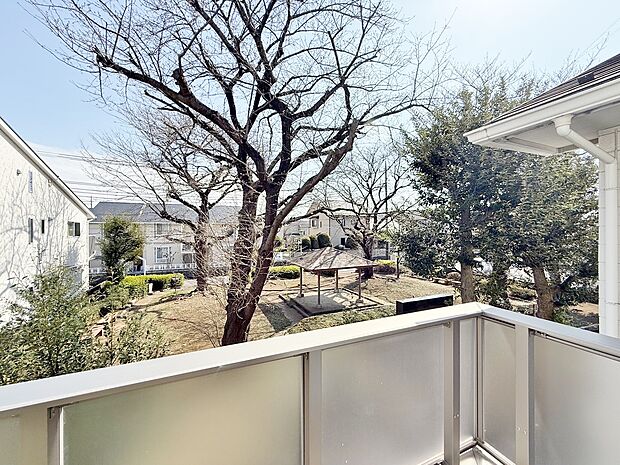 通風・採光にも優れ、心地よい光と風があふれています。