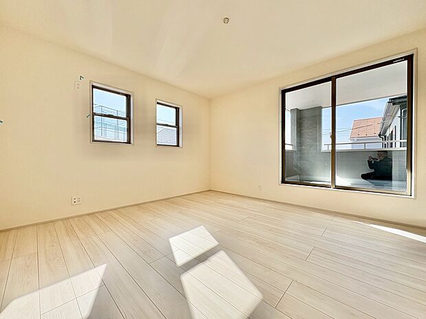 心地よい春の風が室内に静かに流れてきます。