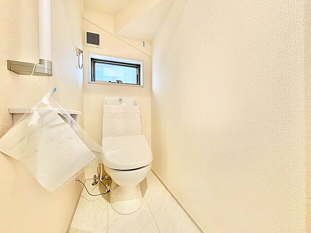 白を基調に飽きのこない空間は、質感豊かな仕上がりです。