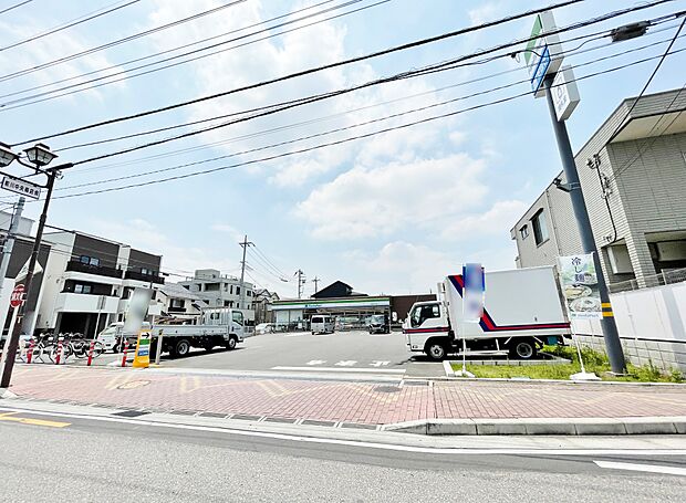 ファミリーマート川口前川店まで約591m