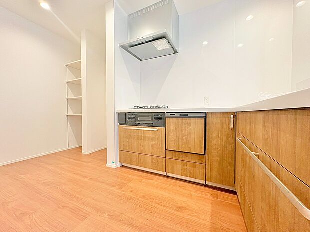 こだわり抜いたキッチンは居心地の良さだけでなく、統一感ある空間に仕上げました。