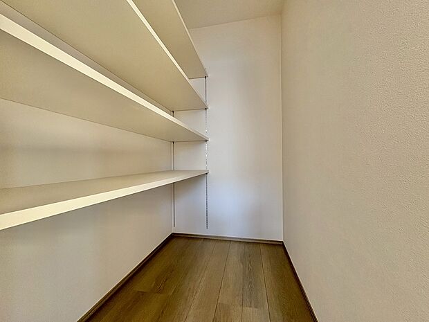 たっぷり収納可能なリビング収納です。