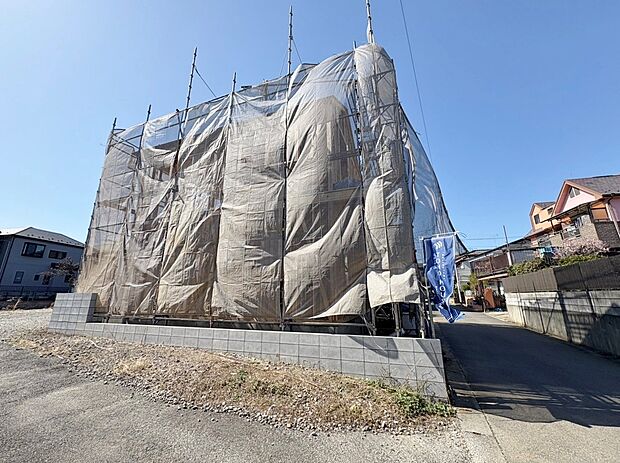 小学校まで徒歩7分でお子様の通学も安心です。(令和8年3月 撮影)