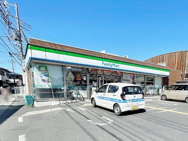ファミリーマートさいたま佐知川店まで約550ｍ