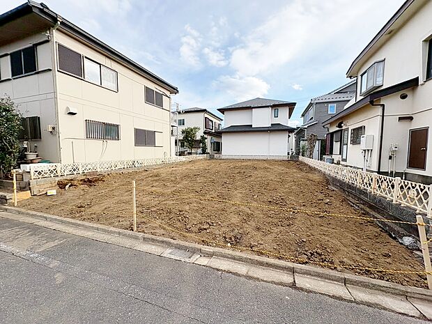 玄関上部を吹き抜けにすることでゆとりと開放感を演出します。(令和8年1月 撮影)