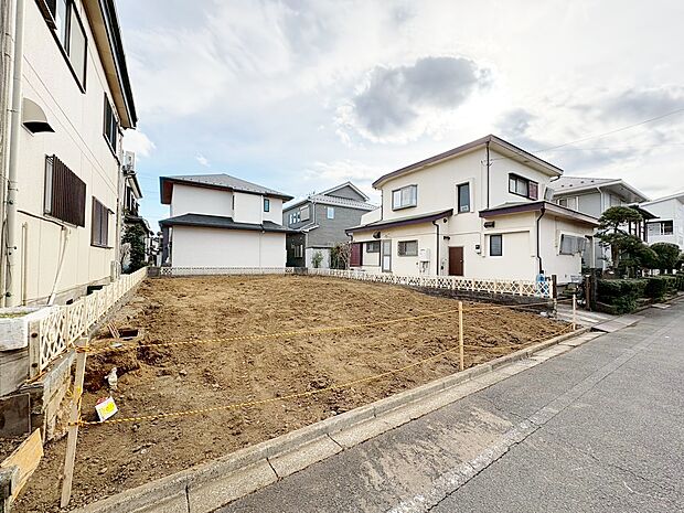 ＬＤＫ横にはシンプルで品のある洋室仕様の続き間和室を備えています。(令和8年1月 撮影)