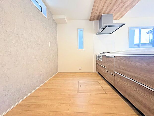 食品や調理器具などをたっぷり収納でき、キッチンがすっきり片付きます。