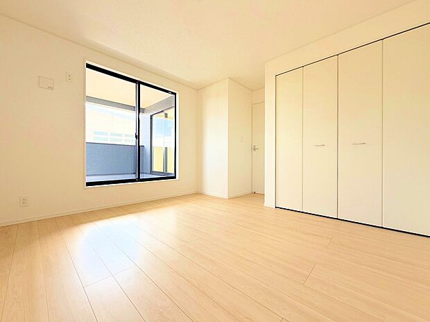 季節ごとに壁飾りや家具の配置を変えて楽しんでみませんか。