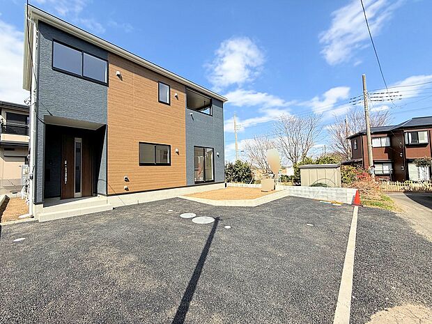 ゆったりとした駐車スペースは、お車の駐車が苦手な方も安心です。