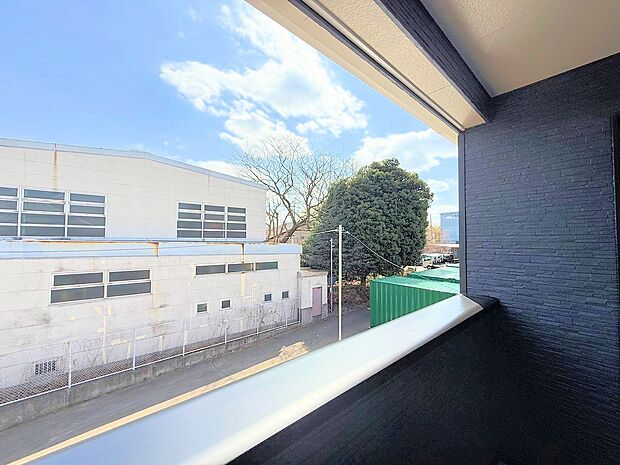 通風・採光にも優れ、心地よい光と風があふれています。