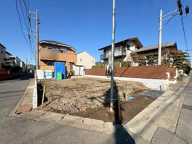 教育施設や買い物施設が揃う暮らしやすい住環境です。(令和8年1月 撮影)