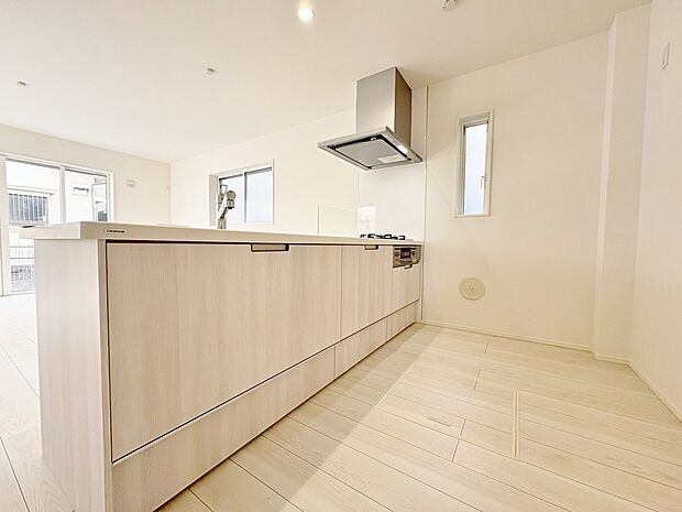 明るく開放的な空間が広がる、キッチン・ダイニング・リビング。