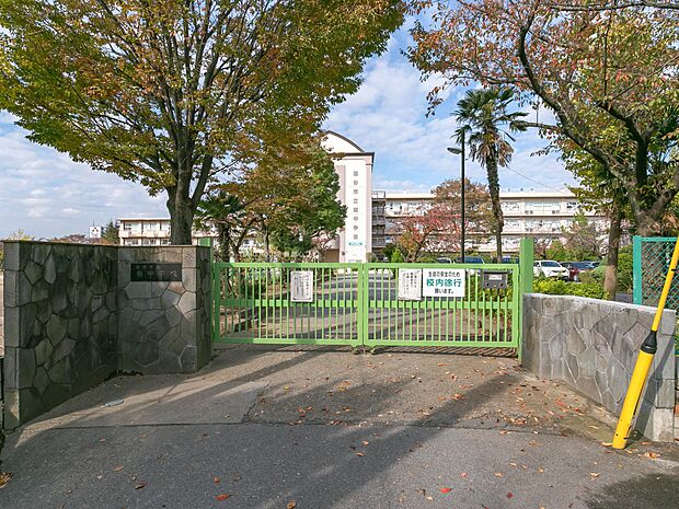 南中学校まで約1400m