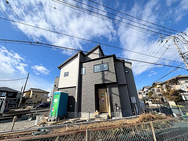 小学校まで徒歩6分でお子様の通学も便利。(令和8年1月 撮影)