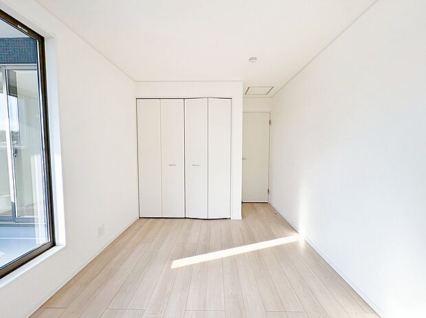 季節ごとに壁飾りや家具の配置を変えて楽しんでみませんか。