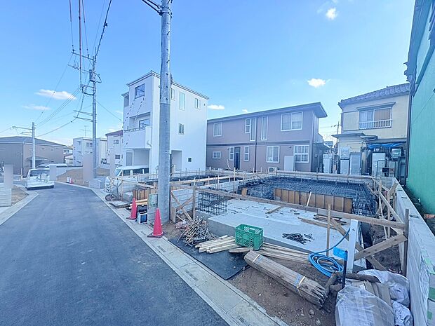 右側が当物件。在宅ワークに便利なテレワークルーム付きの間取り。(令和8年2月 撮影)