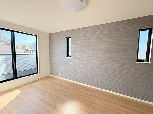 大人っぽいカラーリングがお洒落なアクセントに。