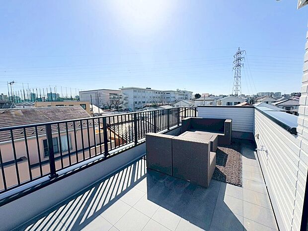 夜景を見ながらお風呂上りにビールを1杯・・・格別なひと時です。