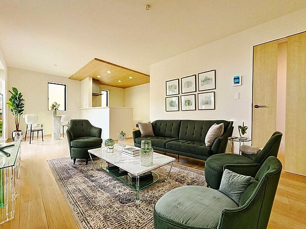 この場所に流れる豊かな時を演出してくれる開放的な空間。※現況の物件写真にCGによる画像処理がされています。