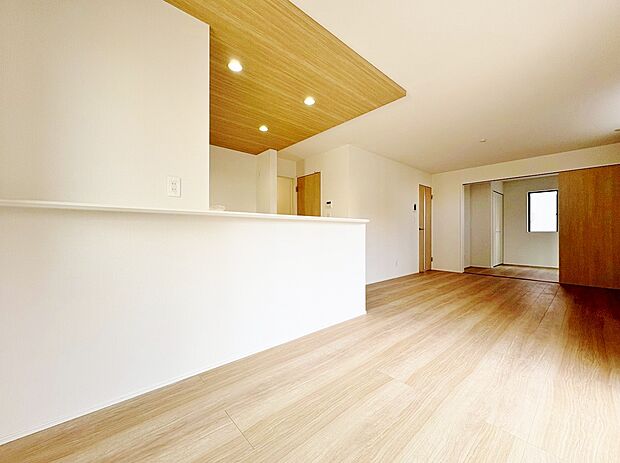 リビングダイニングを中心とした快適な暮らしは毎日の家事も楽しめそう。