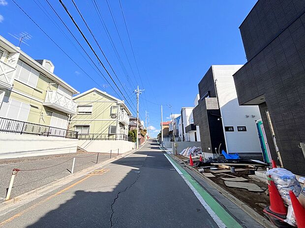 リビングには床暖房が設置され楽しい時間をより快適にしてくれます。(令和8年3月 撮影)