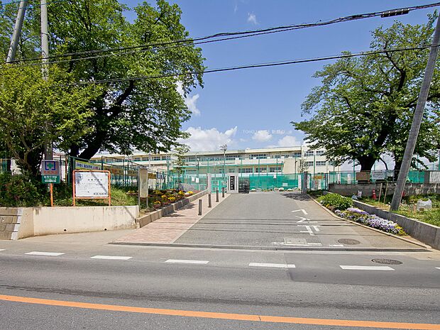指扇中学校まで約830m
