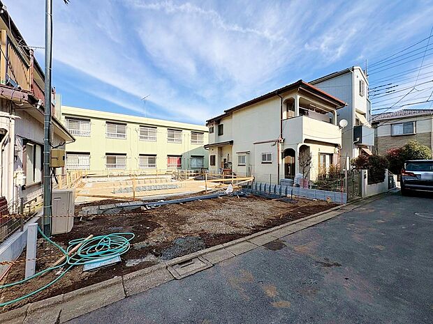 カースペースには並列で2台駐車可能です。(令和8年2月 撮影)