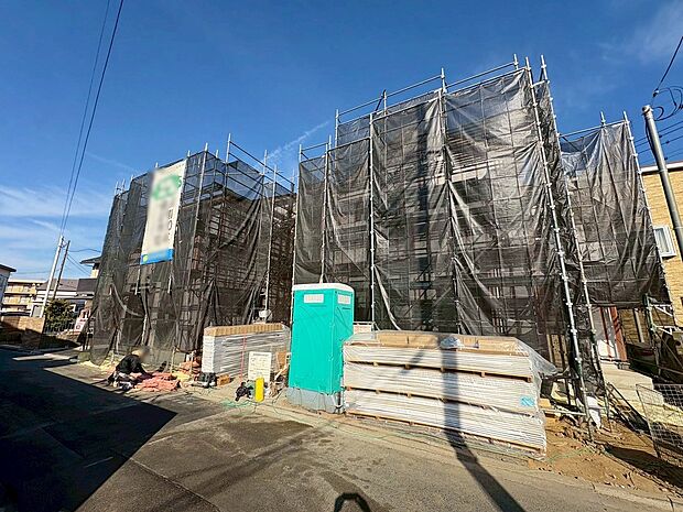 スーパーやコンビニなどが徒歩圏内にあり、買い物に便利な住環境です。(令和8年2月 撮影)