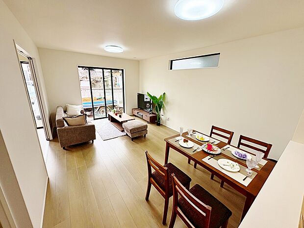 お気に入りの家具や雑貨を飾って素敵な空間を創り上げてください。