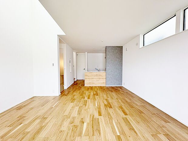 プライバシーを確保しやすく開放的に暮らせる2階リビングプラン。