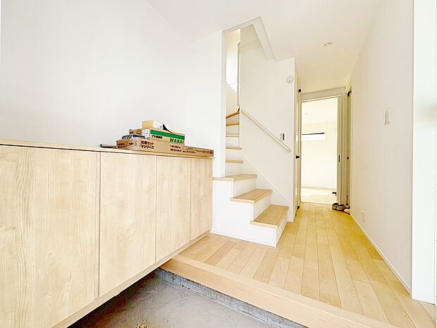 明るい玄関はお家の顔。だから清潔感がなければなりません。