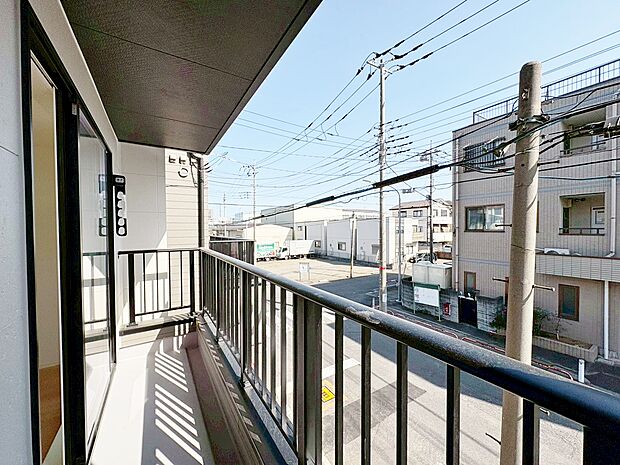 心地よい陽光や風を感じられるバルコニーを確保しました。