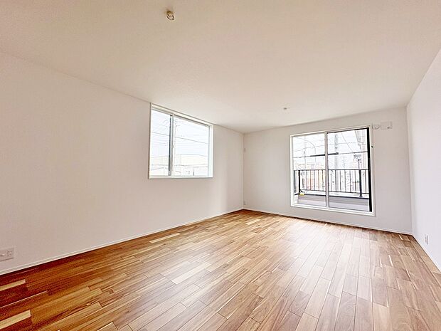 1日中爽やかな自然光が差し込み明るい住まい。