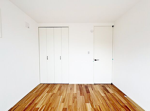 季節ごとに壁飾りや家具の配置を変えて楽しんでみませんか。