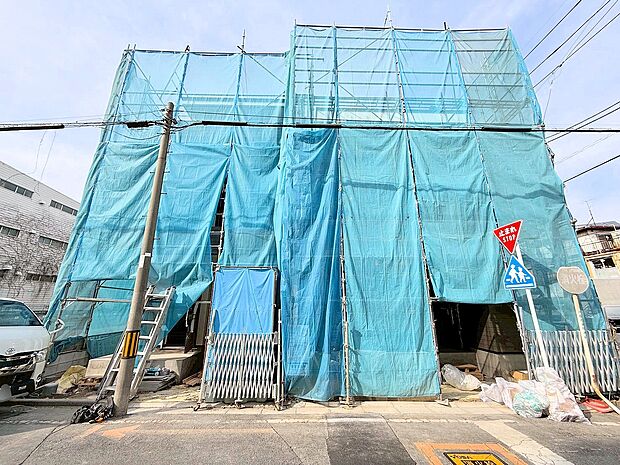 【2号棟】右が当物件。北戸田駅まで徒歩19分、買い物施設が充実しています。(令和8年2月 撮影)