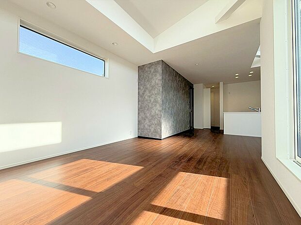 2階にリビングを配置することにより、プライバシーも守られた安心の空間。