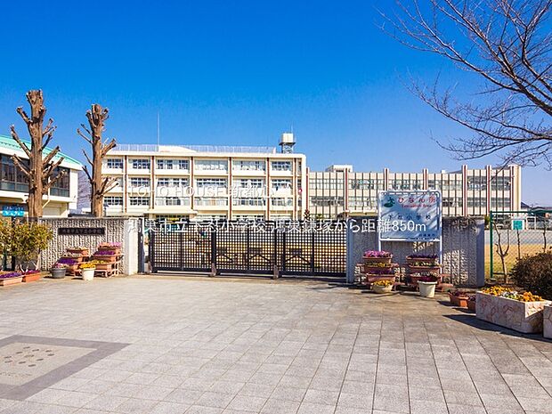 鴻巣市立下忍小学校 850m