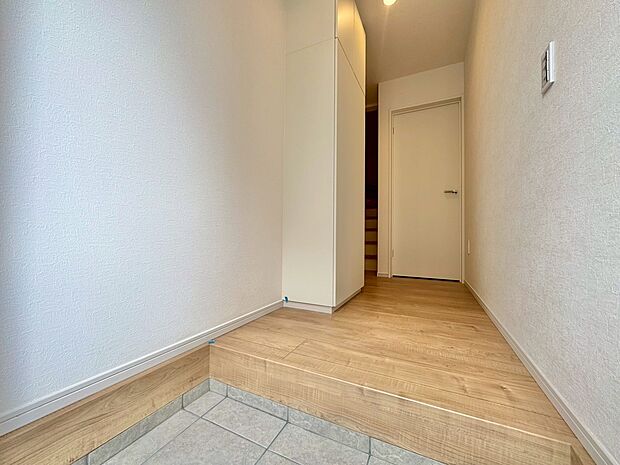 ドアを開けた瞬間、そのきらびやかさに感動する空間。