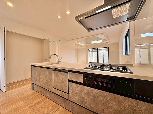 食洗機付きで毎日の家事の時短を叶えます。