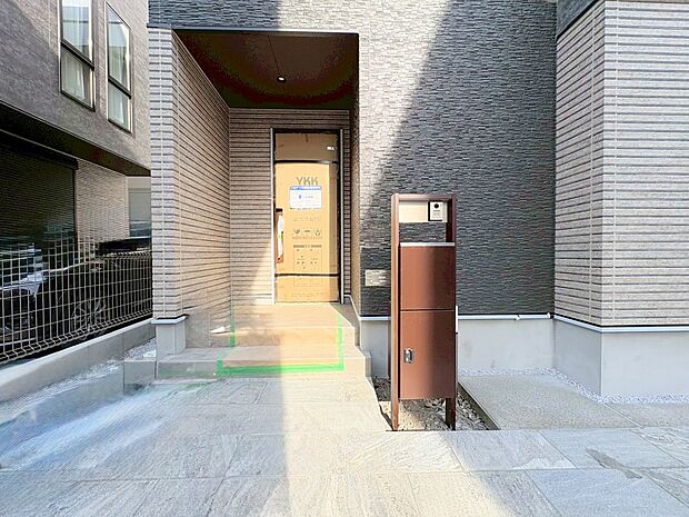 居室への期待感を高める玄関。