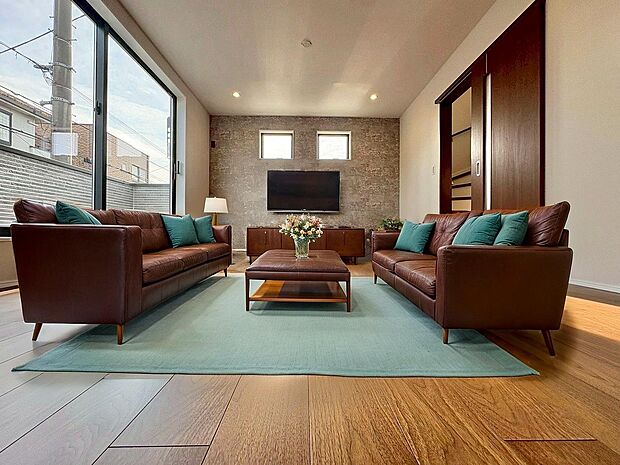 2階にリビングを配置することにより、プライバシーも守られた安心の空間。※現況写真にCGによる画像処理済。