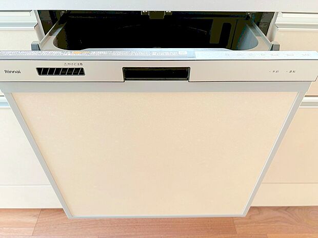 ビルトイン食洗器ですっきりと使いやすい作業スペースを確保しています。