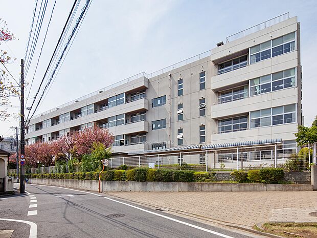 安行東中学校まで約950m