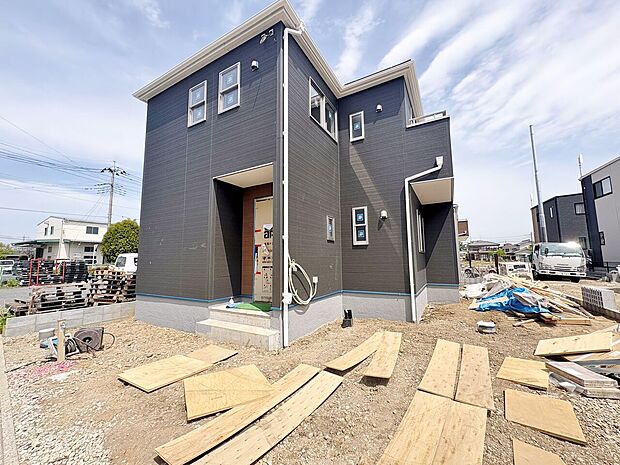 二部屋に設けたWICや、パントリーなど豊富な収納スペースを確保しています。(令和8年4月 撮影)