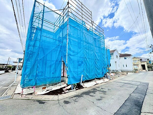 ワイドバルコニーは2部屋から行き来可能です。(令和8年3月 撮影)