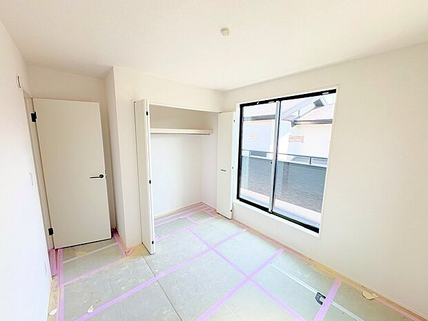 全居室に収納を完備したストレスフリーなお住まいです。(令和8年5月 撮影)