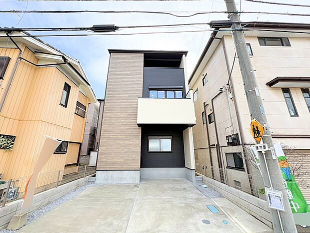 蕨駅・西川口駅徒歩14分の立地。全てを凝縮した珠玉の「住まい」を堪能して下さい。